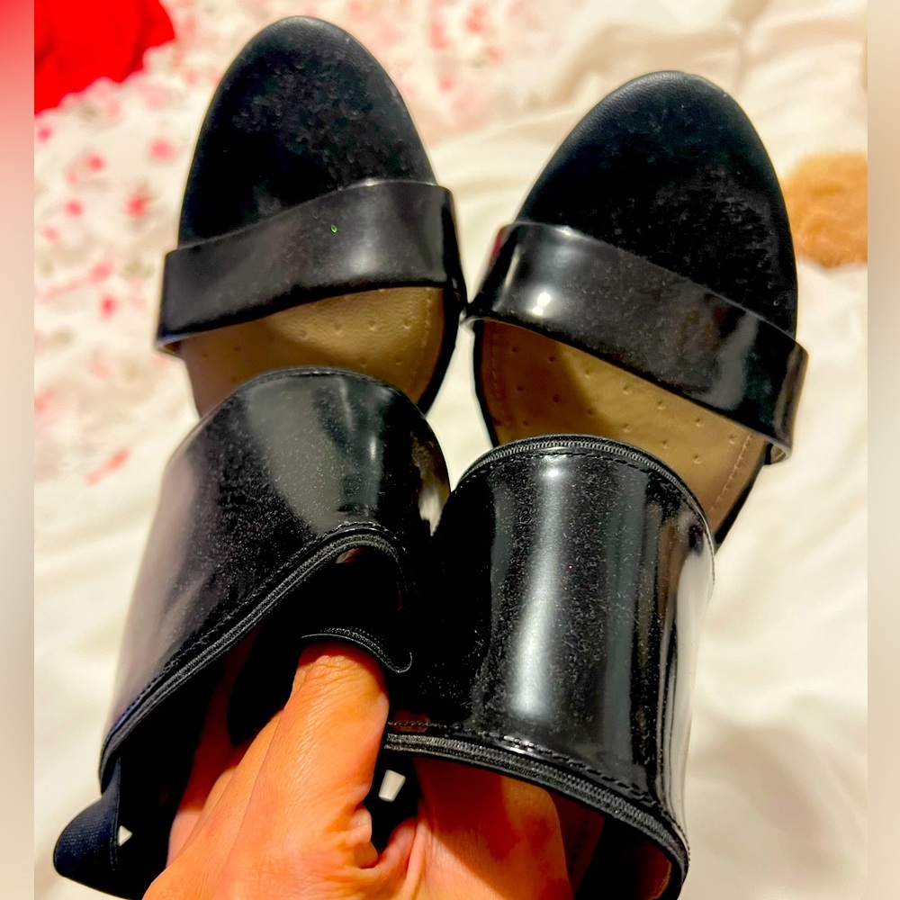 GEOX WOMEN'S OPEN TOE HEELS, BLACK COLOR